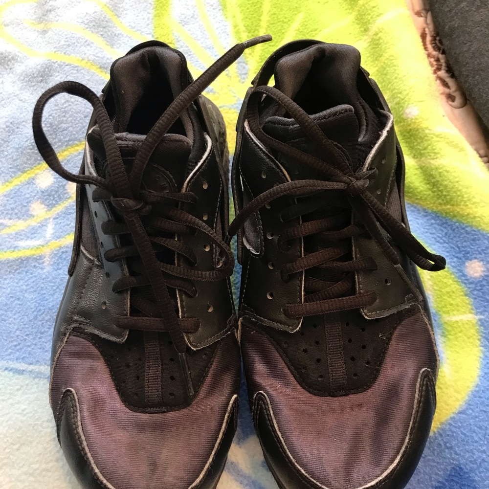 Used Nike Black Huaraches